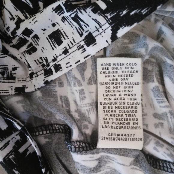 eci New York Top Ikat black Handkerchief hem sleeveless Flowy size Medium - Picture 5 of 5